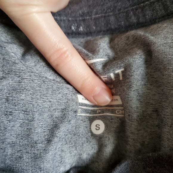 nike small - Picture 2 of 2